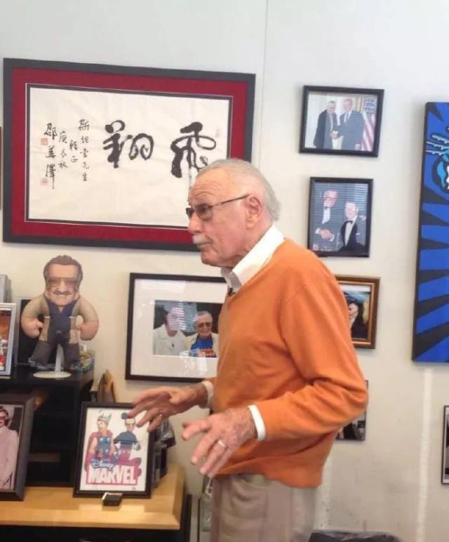斯坦·李在办公室