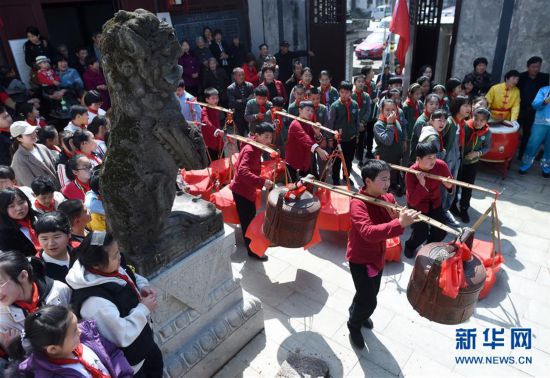 （社会）（2）浙江诸暨：古村落里体验清明习俗