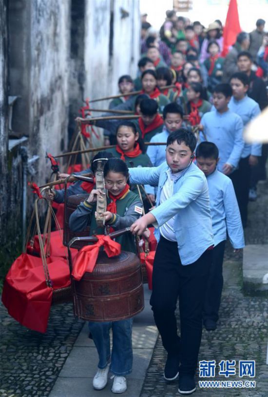 （社会）（3）浙江诸暨：古村落里体验清明习俗