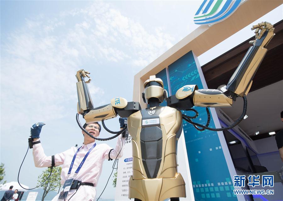 （科技）（1）第六届中国机器人峰会在浙江开幕