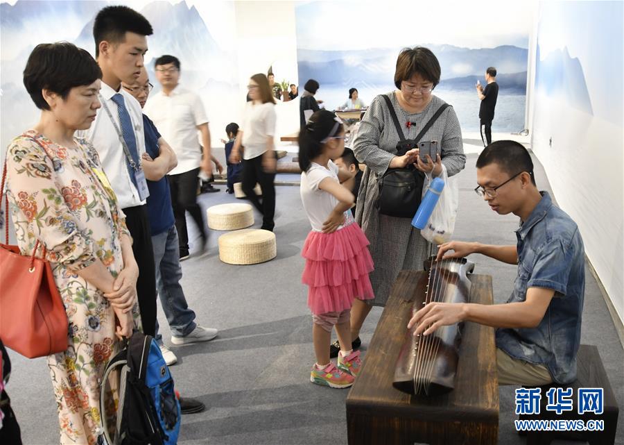 （社会）（1）古琴文化展在北京举行