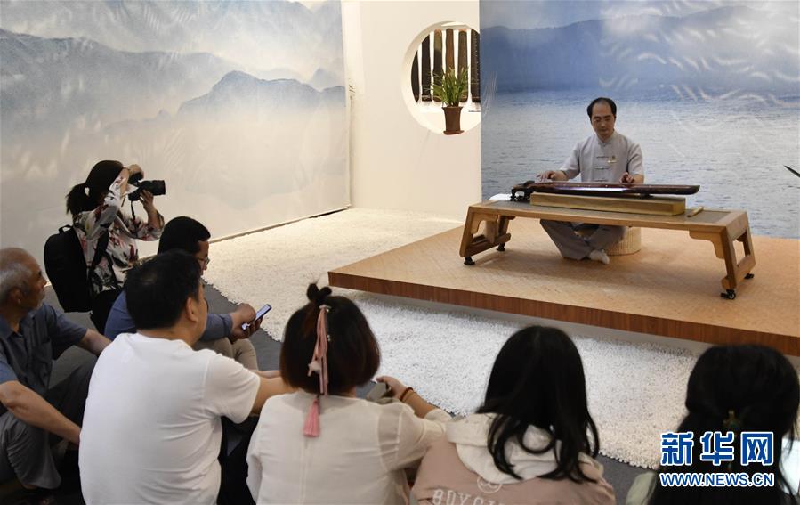 （社会）（2）古琴文化展在北京举行