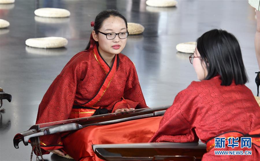 （社会）（4）古琴文化展在北京举行