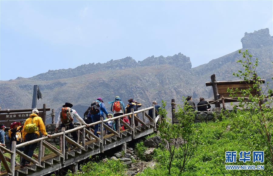 （环境）（4）长白山景区迎来旅游旺季