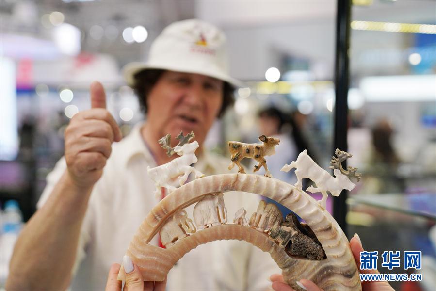 （文化）（6）精美工艺品“闪耀”中俄博览会