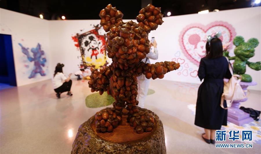 （国际）（4）加州迪士尼园区举行庆祝米老鼠动漫形象诞生90周年展览