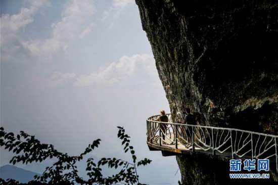 （美丽中国）（3）重庆金佛山：喀斯特地貌显奇观