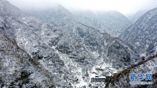 （美丽中国）（8）雪落秦岭 重峦茫茫