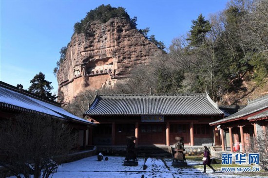 （社会）（1）雪后初晴麦积山