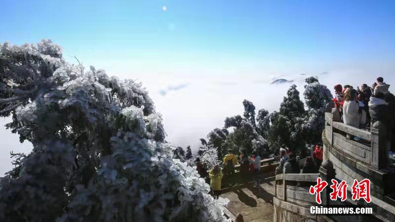 银装素裹点缀南岳衡山 雪景空蒙美如画