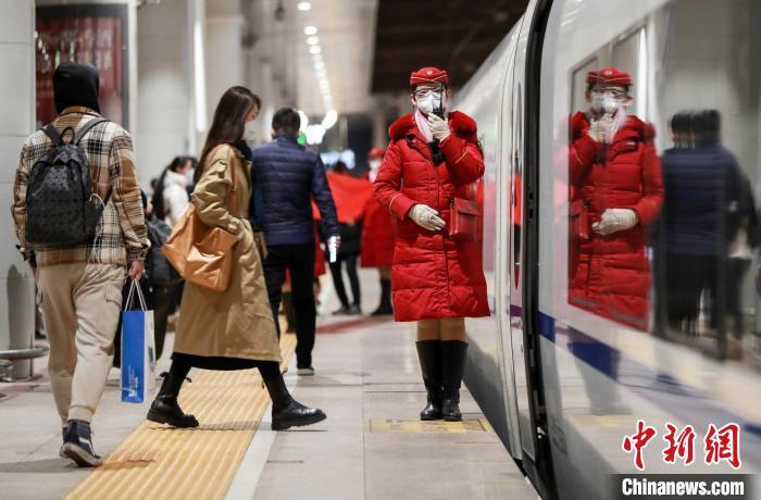 1月17日，2022年中国春运拉开帷幕。图为北京西站。　<a target=