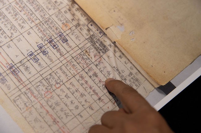 这是侵华日军第七三一部队罪证陈列馆首次公开的《关东军化学部留守名簿》（8月13日摄）。
