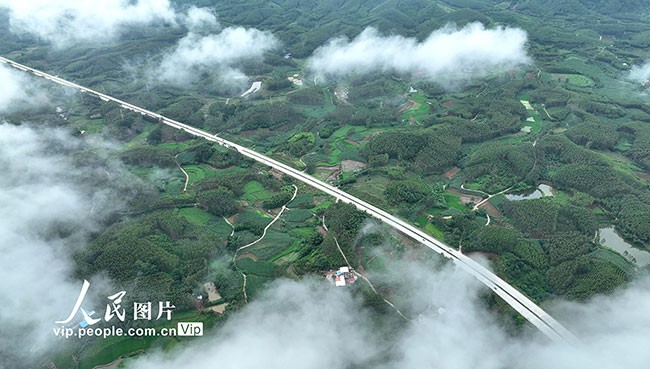 广西柳城：“四好农村路”美如画