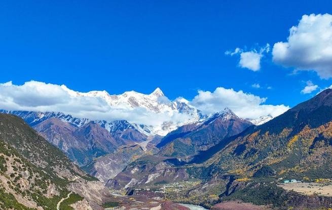 西藏林县：雅鲁藏布大峡谷秋景壮美