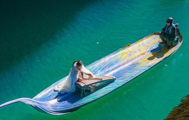 湖北鹤峰：舟行碧波上 人在画中游