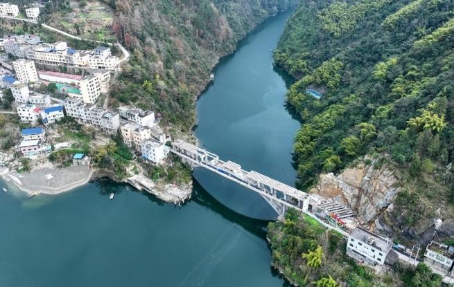 重庆：阿蓬江“渡改桥”