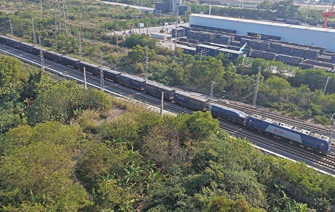 2025年西部陆海新通道集装箱货物年发运量首次突破百万标箱