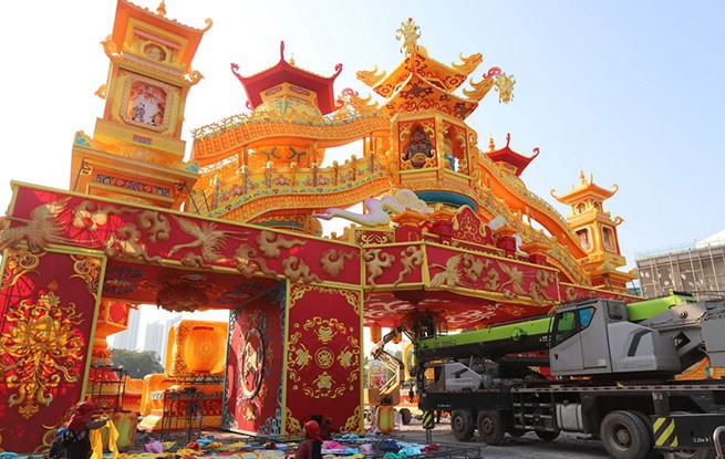 福建厦门：布置彩灯迎新春