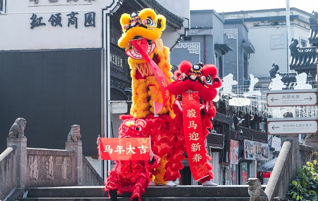 浙江古镇举办传统民俗活动迎新春