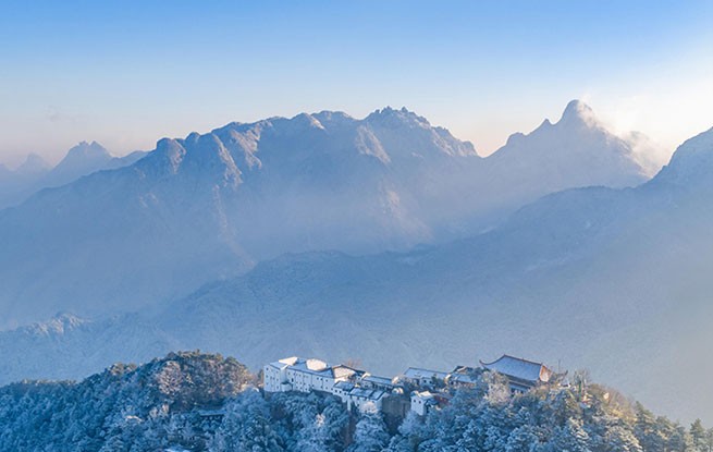 安徽池州：九华山雪景如画