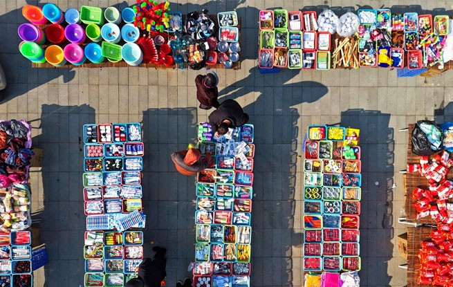 江西赣江新区：周末集市年味浓