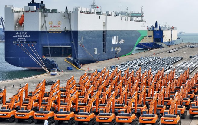 山东烟台：港口赋能 国产汽车顺畅“出海”