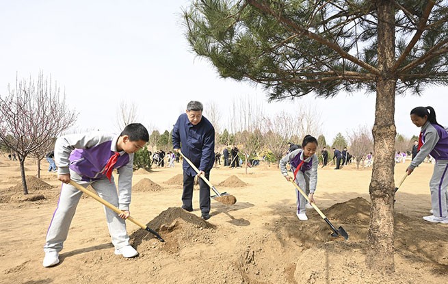 党和国家领导人参加首都义务植树活动