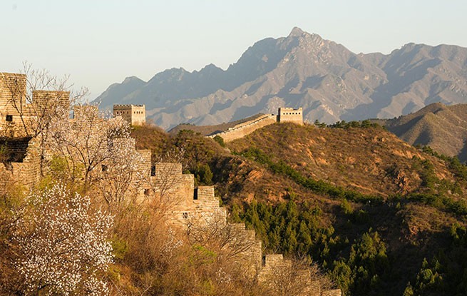 河北滦平：春日金山岭长城美如画卷