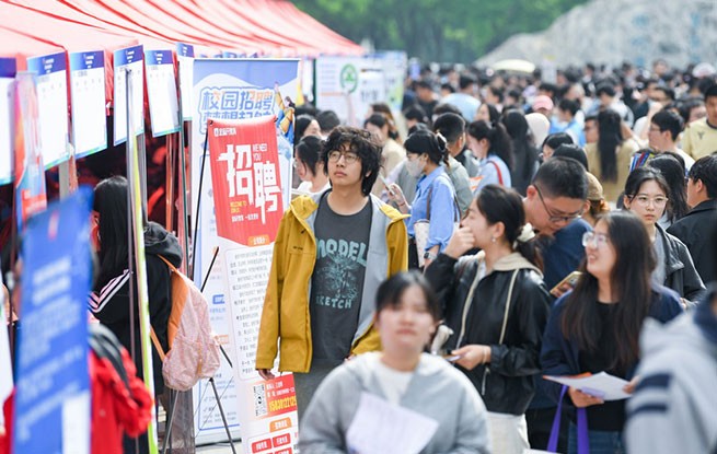 河北石家庄：校园双选会促就业