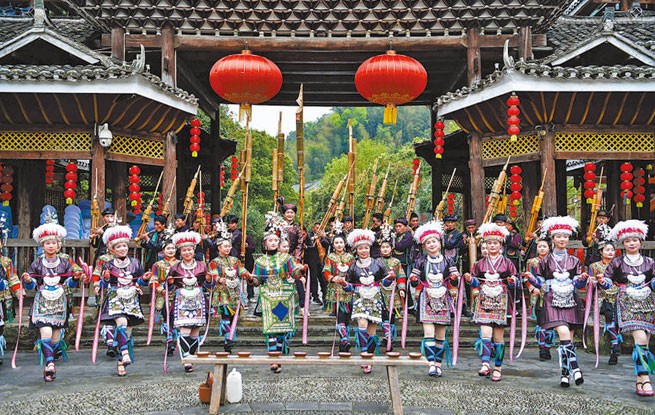 繁荣发展乡村文化（新时代画卷·文明乡风）