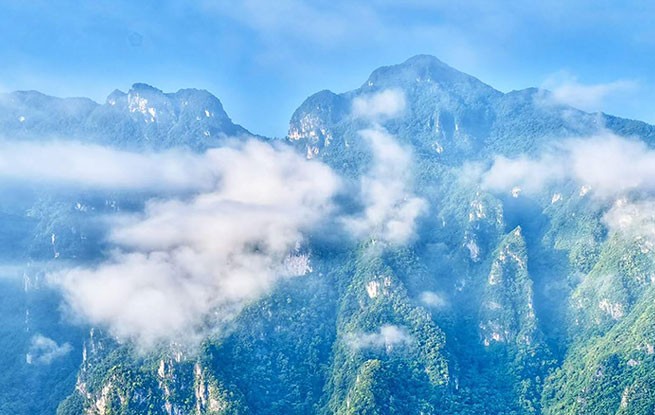 湖北宜昌：高岚大峡谷云雾缭绕