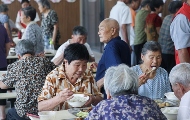浙江桐庐：乡村爱心食堂惠民生