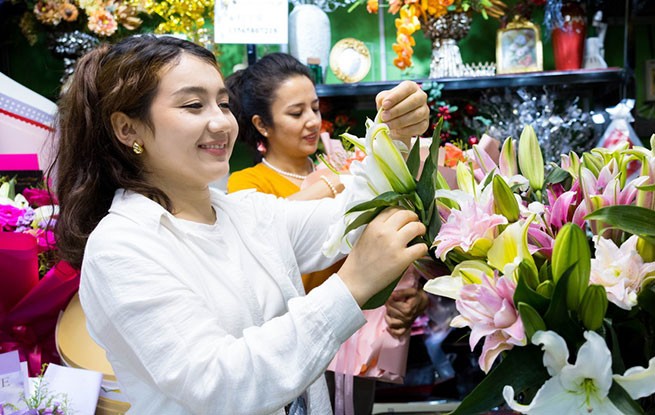 新疆乌鲁木齐：花卉市场销售忙