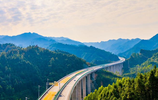 广西金秀：桐金高速建成通车