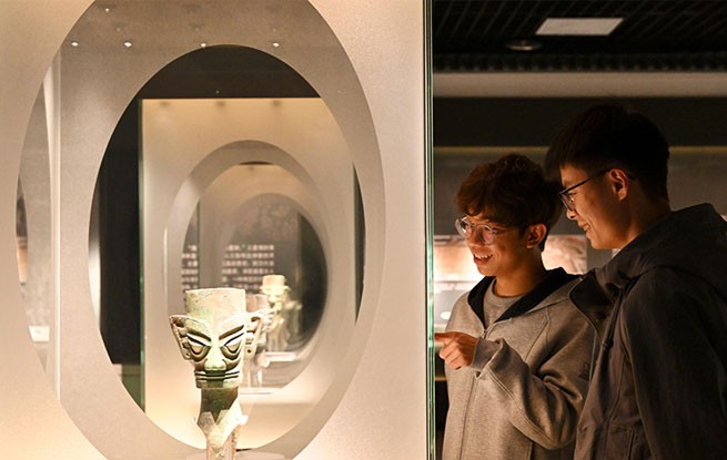宁夏银川：青铜文物联展引客来